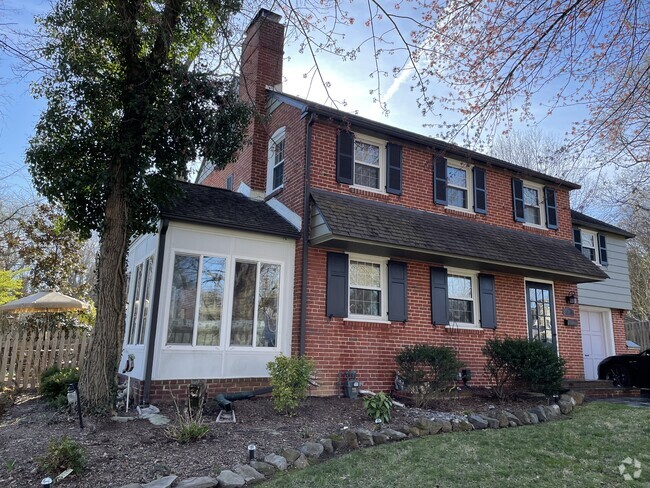 Building Photo - 210 N Rd Rental
