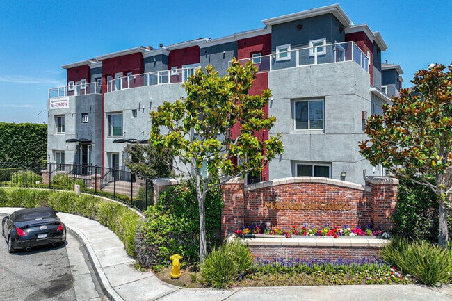 Magnolia Court Townhomes Off-Campus Housing, Corona, CA