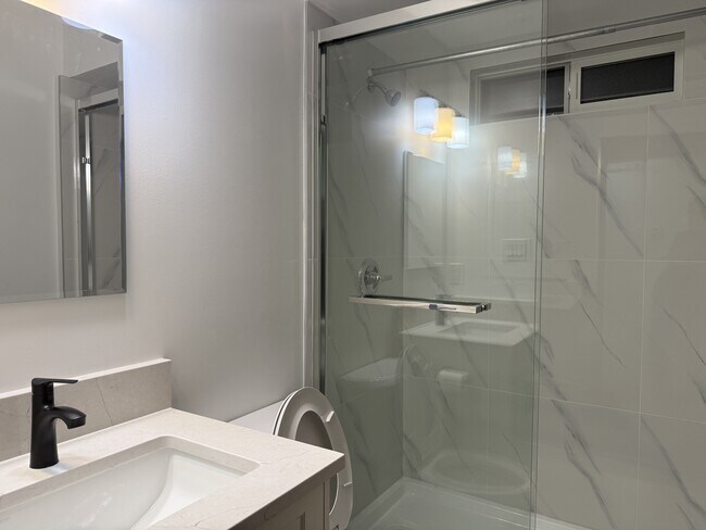 Photo - 2215 E 51st Ave