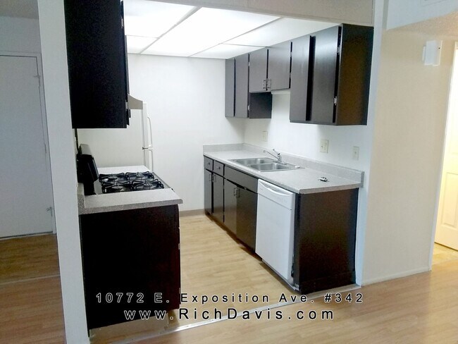 Photo - * 2 bed, 1 bath, Cherry Creek schools, Great location off Havana and Exposition with washer/dryer... Unit 342