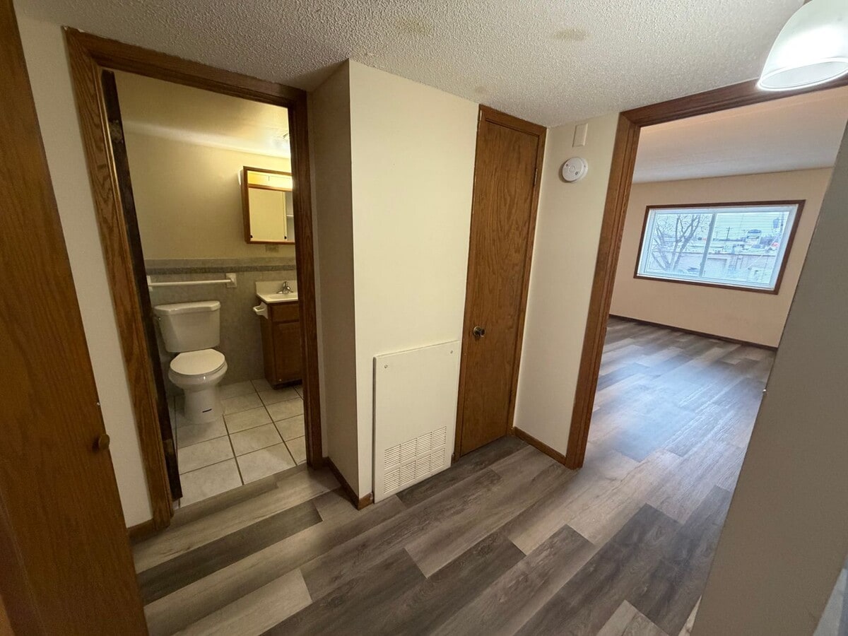 Eastwood Manor Apartments - Eastwood Manor Apartments