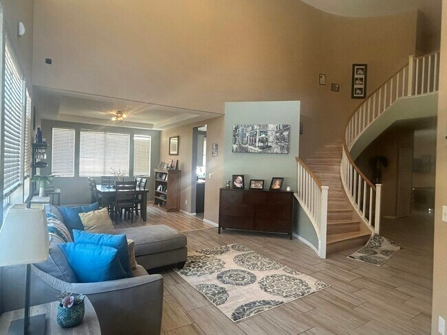 Photo - 2076 Santina Ave