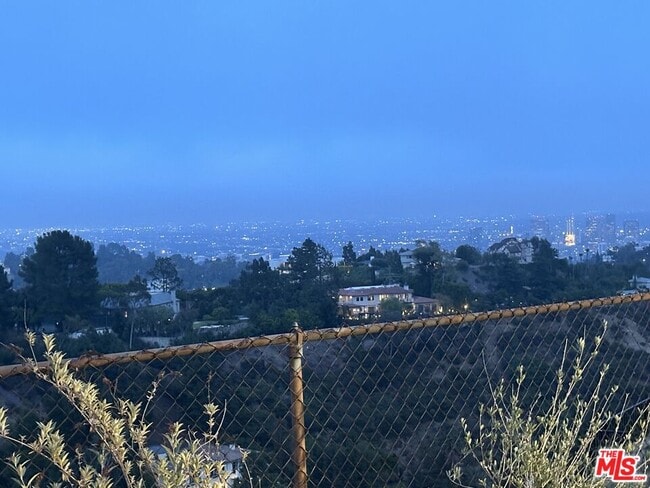 1212 Roberto Ln