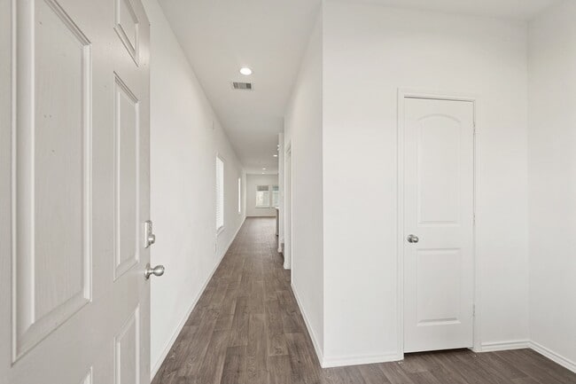 Photo - 2406 Silver Pr Ln