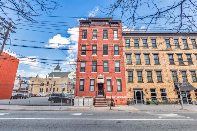 Building Photo - 554 Observer Hwy Unit 4L