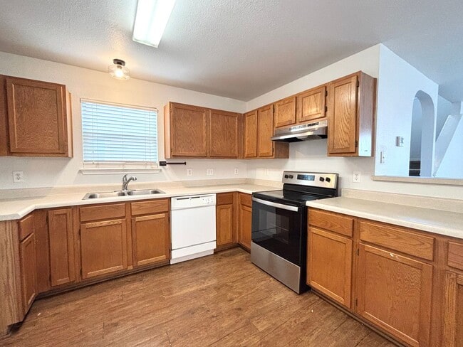 4015 Desert Cir