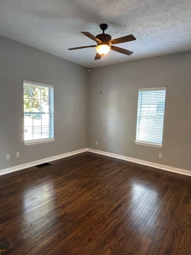 Photo - Gorgeous 3 Bed 2 Bath Home Available NOW!!!