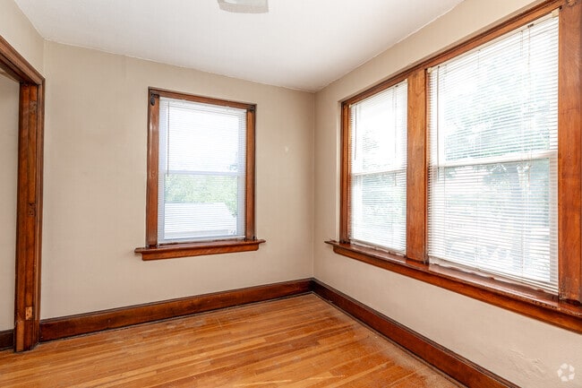 1BR, 1BA - 650 SF - Winona A - Bedroom