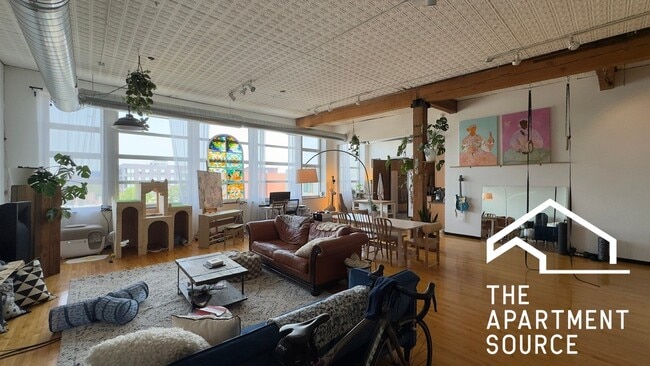 Building Photo - 2416 W North Ave Unit 4R