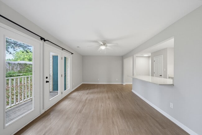 Diseño de concepto abierto con mucha luz natural. - 2030 Quaker Landing Unidad 204