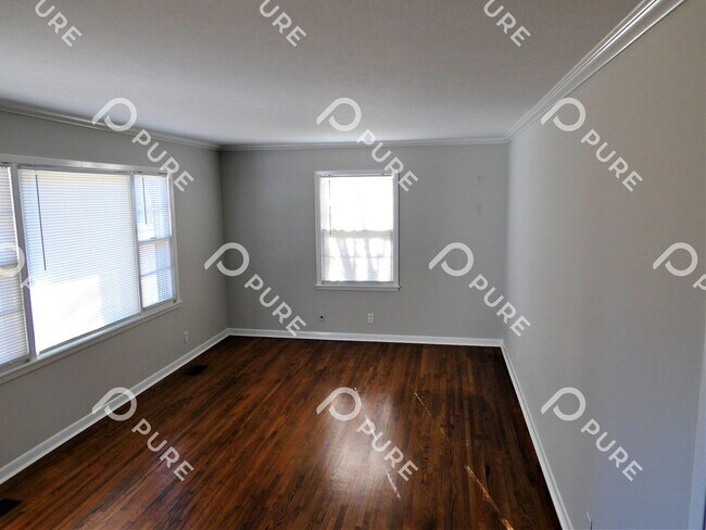 Photo - 1003 Heard Ct SE