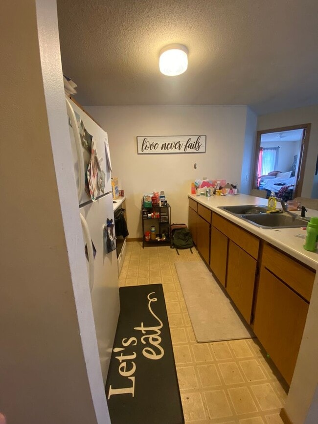 Building Photo - 33 W Minnesota St Unit Apt #3