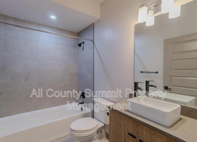 Photo - 1567 King St