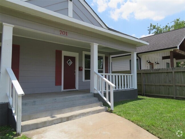 Building Photo - 701 Dumble St Rental