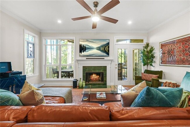 Photo - 815 McGill Park Ave NE