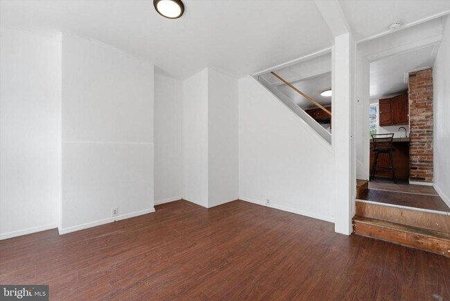 Photo - 525 Morse St