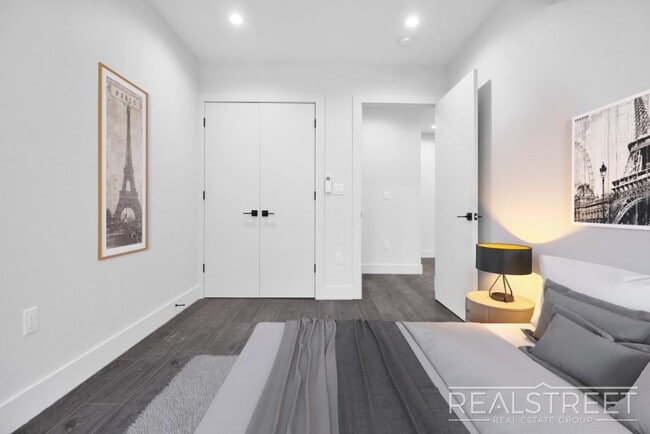Photo - Grand Spacious 2 Bed in Prime Crown Heights Unit 3A