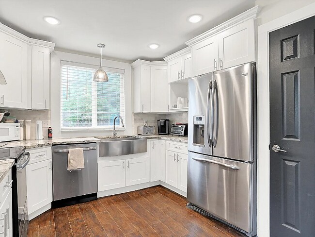 Photo - 1641 Iowa St House