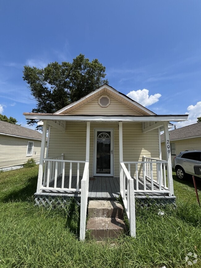 Building Photo - 209 Haywood St Rental