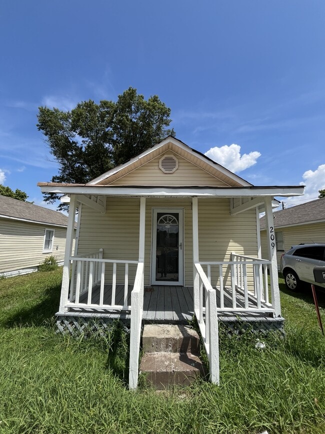 Building Photo - 209 Haywood St Rental
