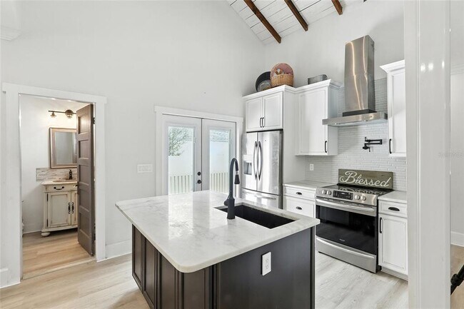 Photo - 3634 Burlington Ave N