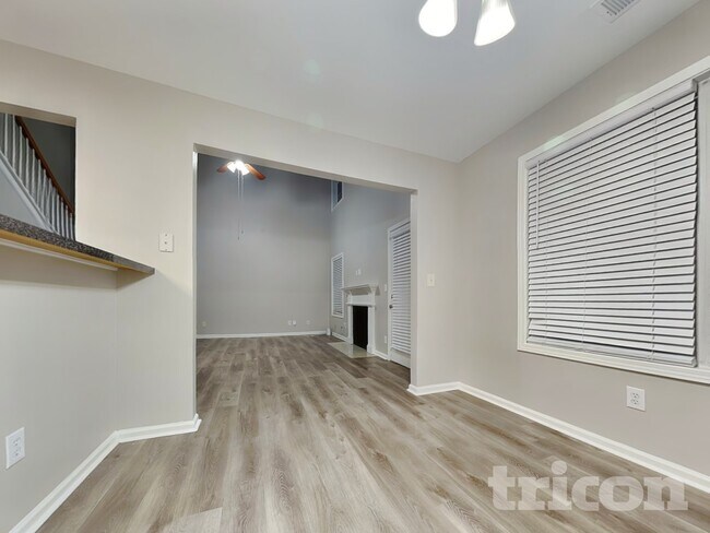 Photo - 6884 White Walnut Way