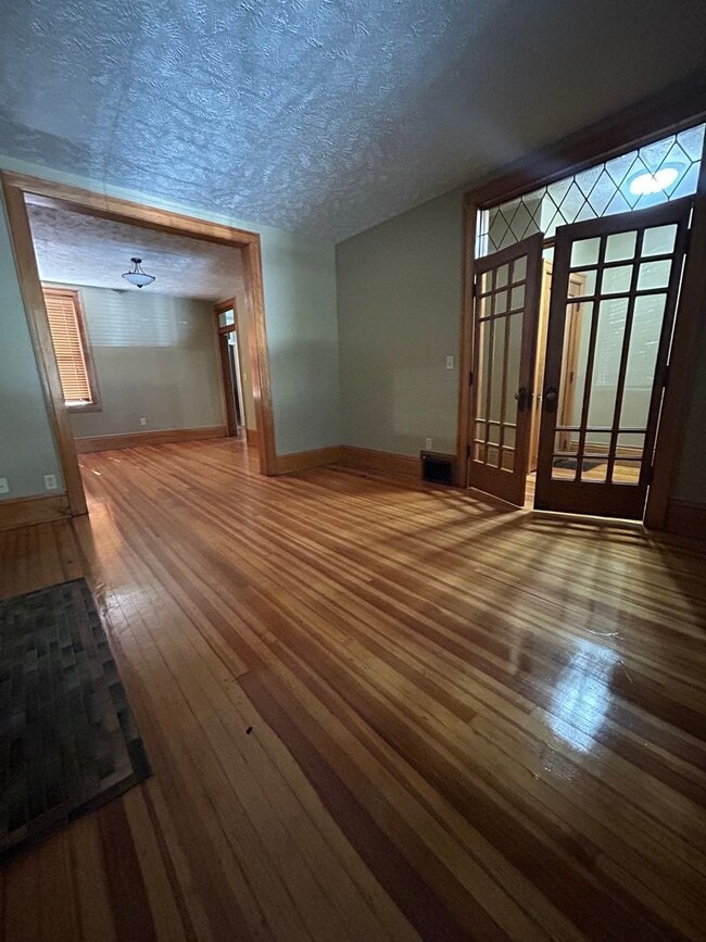 Photo - Beautiful 2 Bedroom Townhouse!