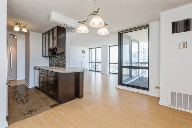 Photo - 1122 N Clark St Unidad 3103