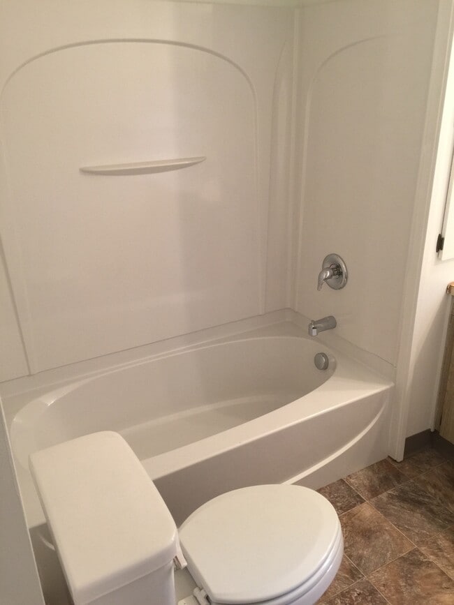 Photo - 1077 W Axton Rd