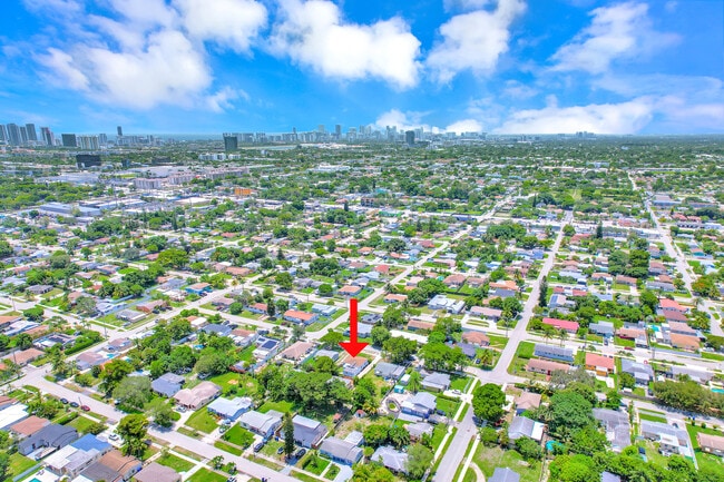 Photo - 2435 Plunkett St