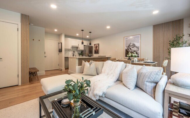 Photo - 725 E Main St Unit ID1241249P