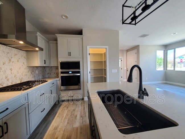 Photo - 835 N 110th Ave
