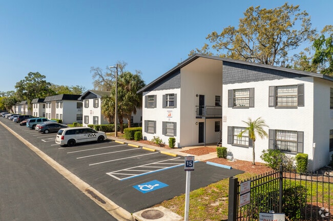 Building Photo - Vista Palms