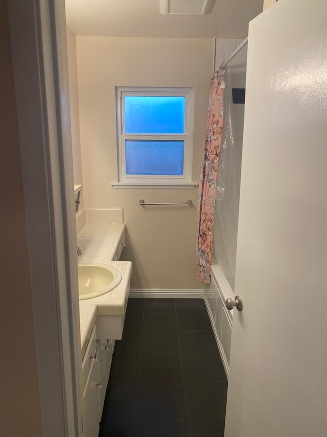 Photo - 380 Oakland Dr