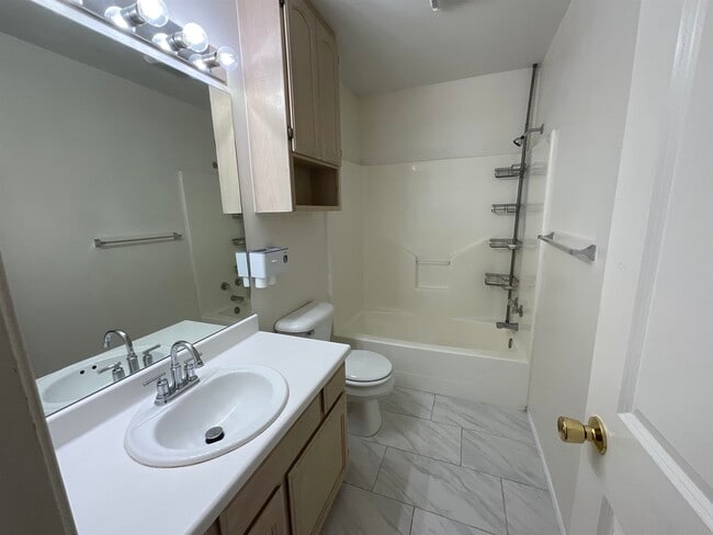 Photo - 915 Rutledge Dr