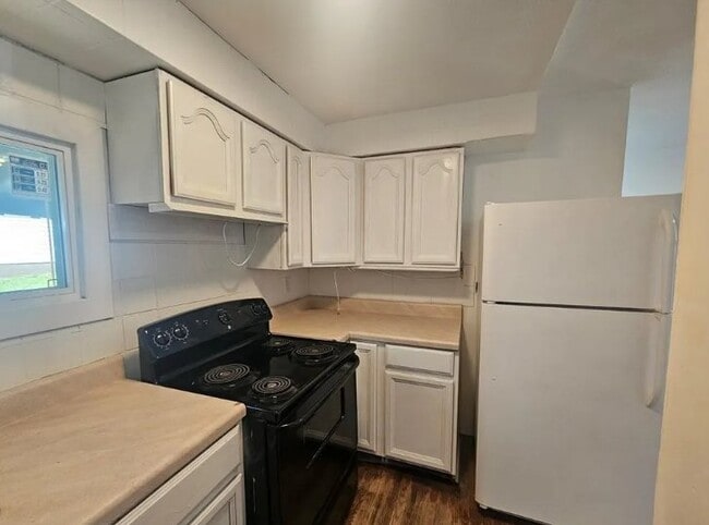 807 Hazlett Ave