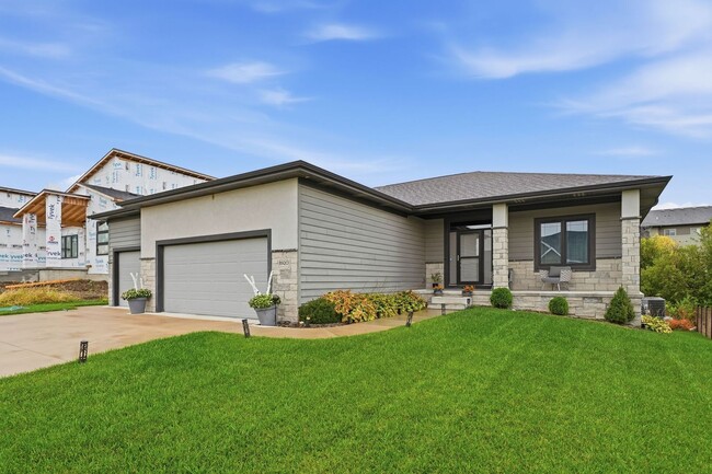 Photo - Awesome 4 Bedroom LIKE NEW!