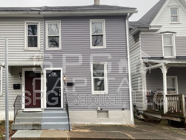 Building Photo - 1939 Briggs St