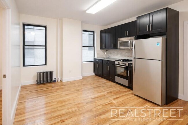 Photo - Magnificent LARGE 1 Bed Apt Across from Botanic Gardens! Unit 2C2