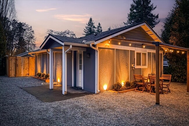 Building Photo - 210 SW 104th St Unit ADU