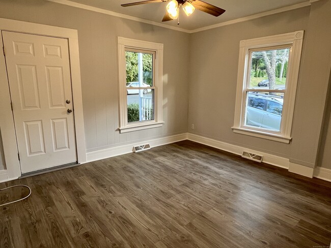 Photo - 111 Kneen St