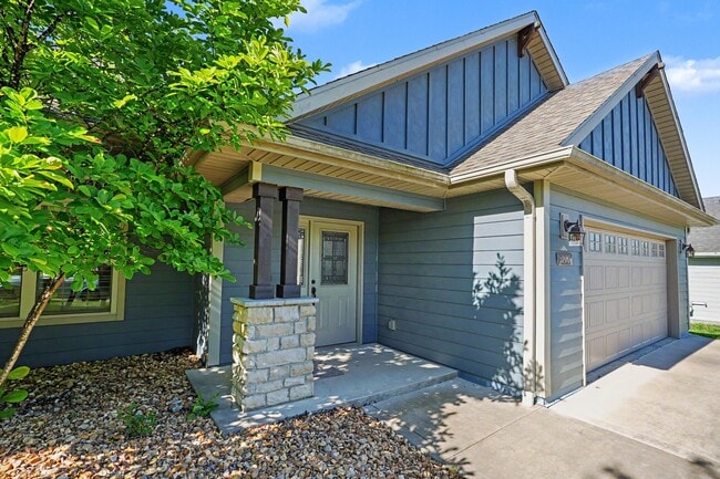 Photo - 3106 Wisteria Ln