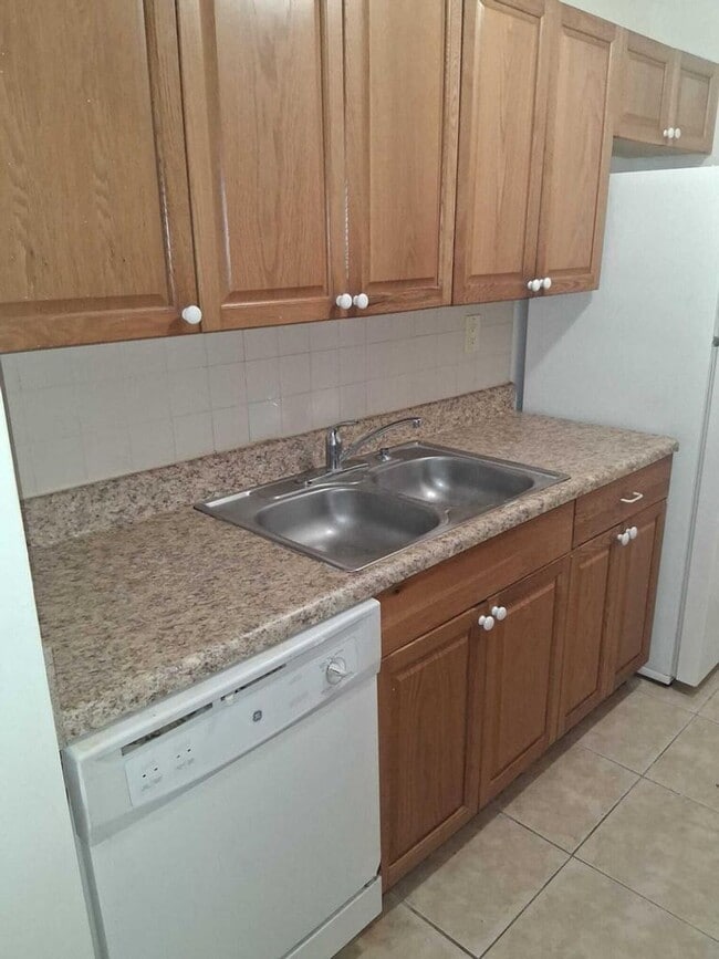 Photo - 2 bedroom, 1 bath condo GREAT DEAL