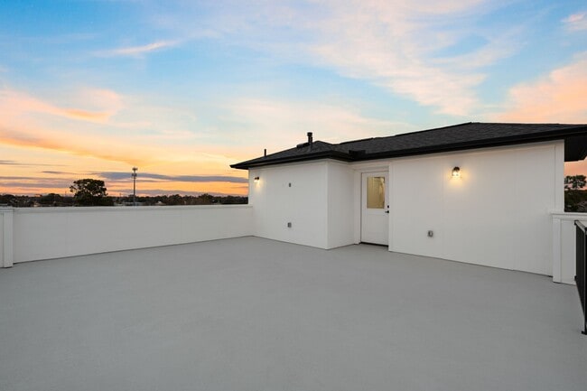 Building Photo - 8708 Ojeman Villas Dr