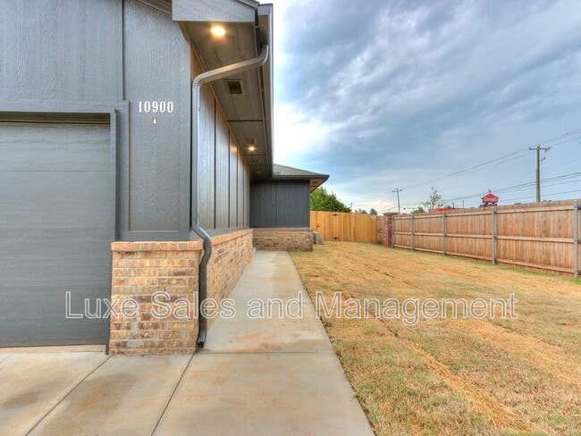 Photo - 8012 NW 110th Dr
