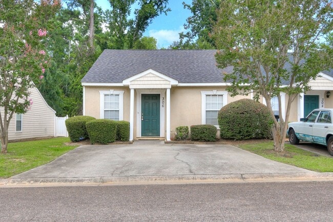 Building Photo - 2 Bedroom 2 Bath Townouse