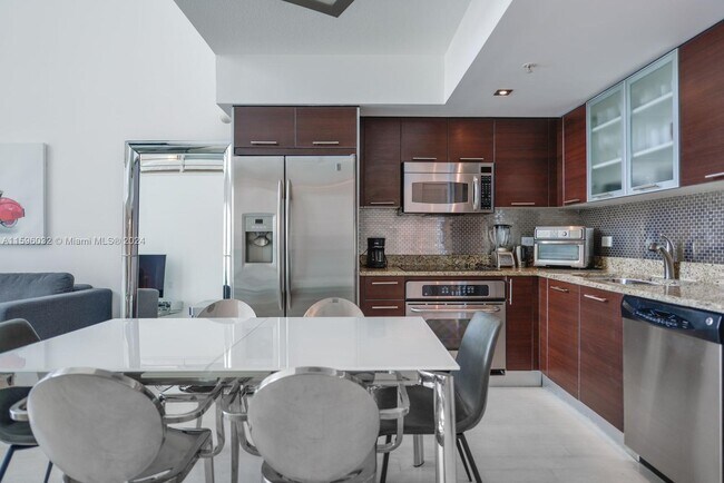 Photo - 41 SE 5th St Unidad 2009