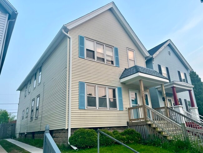 Photo - 439-441 E Dover St Unit 439 upper