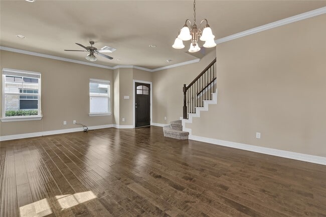 Photo - 4827 Hardy St