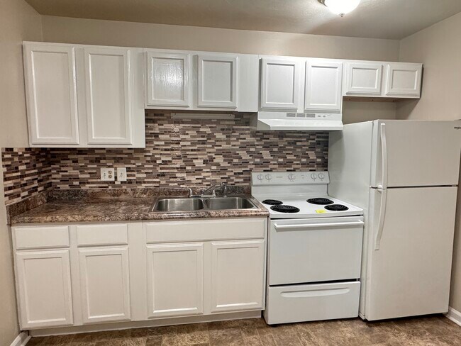 Photo - Grandin Court Apartments